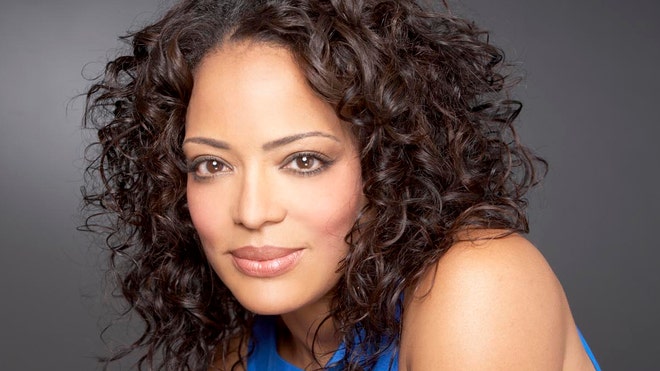 Lauren Velez headshot.jpg
